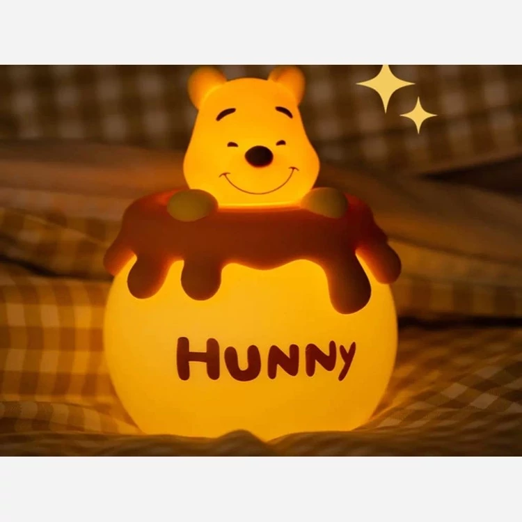 چراغ خواب فانتزی شارژی رومیزی اتاق کودک MYCP2305 Winnie the Pooh کد ۵۱۴۹