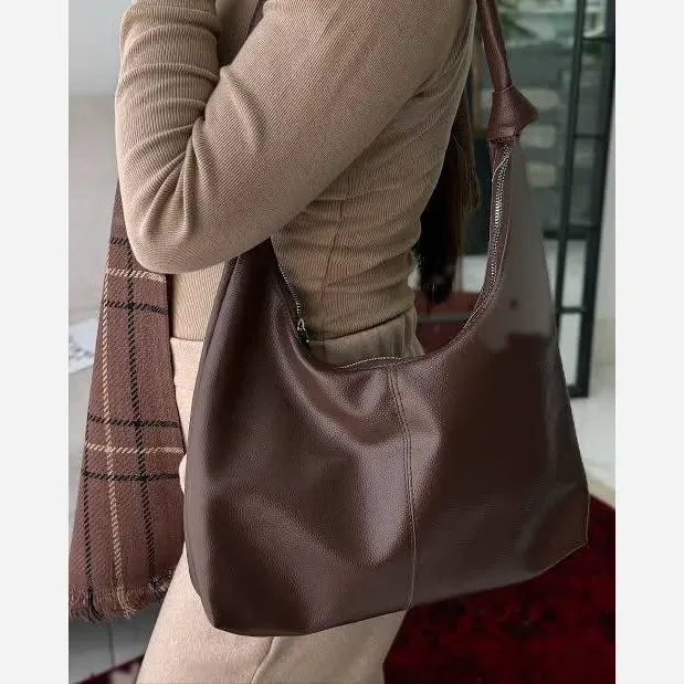 کیف دوشی زنانه چرمی بند گره ای مدل سبک و جادار ابعاد 30 در 40 سانتی متر
