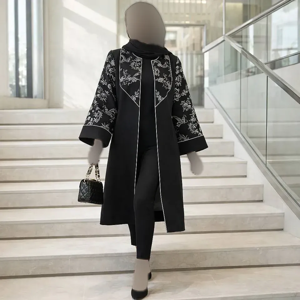 مانتو مجلسی زنانه مدل عطرین جنس سوپر مازراتی با خرجکار پولک دوزی و مغزی شاین رنگ مشکی سایز 38 تا 60