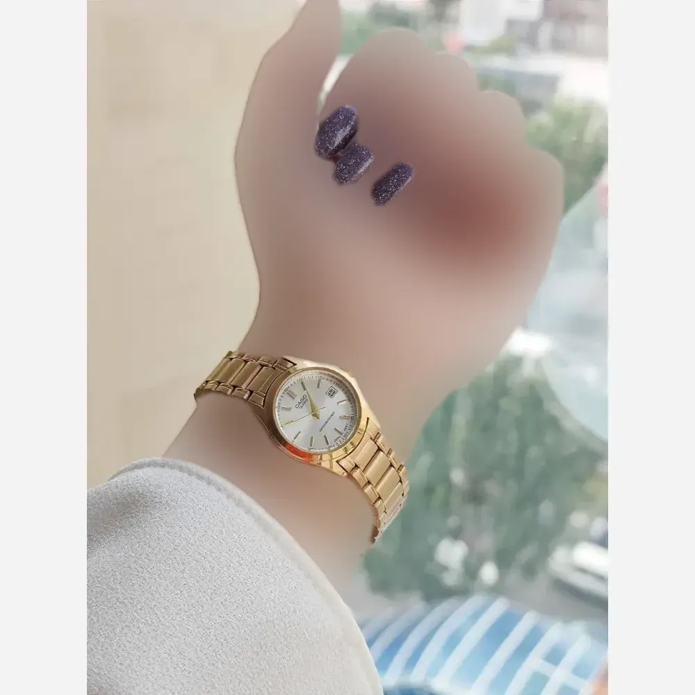 ست ساعت مچی کاسیو بند استیل طلایی صفحه سفید با دستبند کارتیر و تقویم