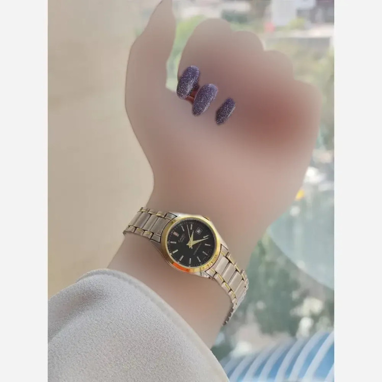 ست ساعت مچی زنانه و مردانه کاسیو بند استیل نقره ای طلایی صفحه مشکی با تقویم روزشمار و جعبه کادویی