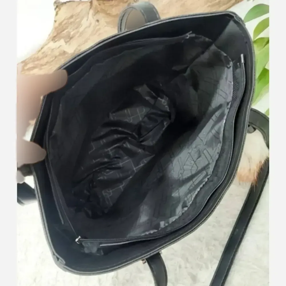 کیف دانشجویی بزرگ چرم صنعتی مدل منگوله دار رنگ مشکی