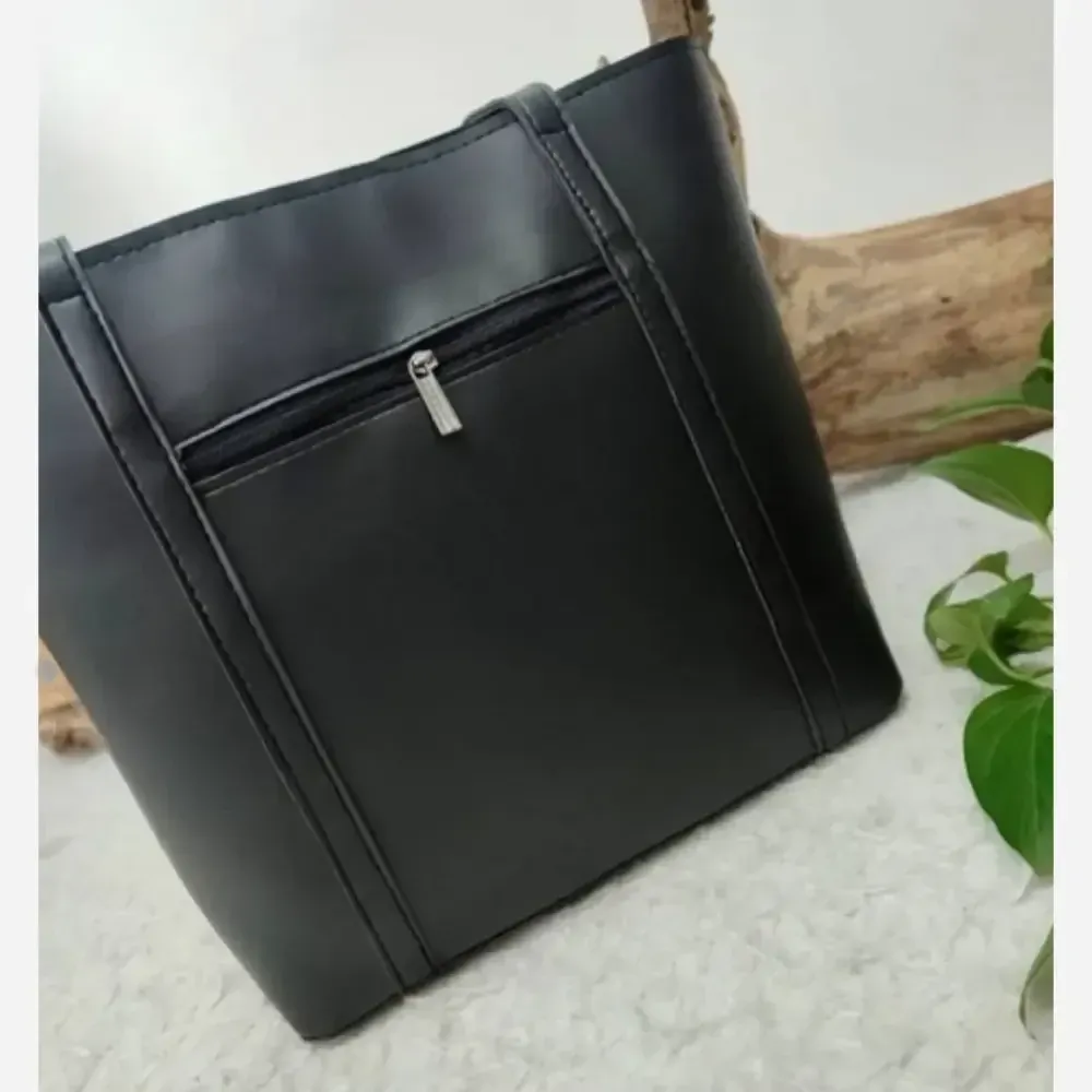 کیف دانشجویی بزرگ چرم صنعتی مدل منگوله دار رنگ مشکی