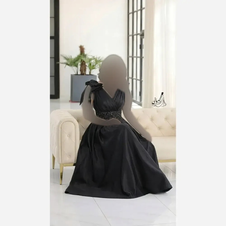 پیراهن مجلسی زنانه حریر سایز بزرگ کاپدار بالاتنه دانتل سنگدوزی شده مشکی