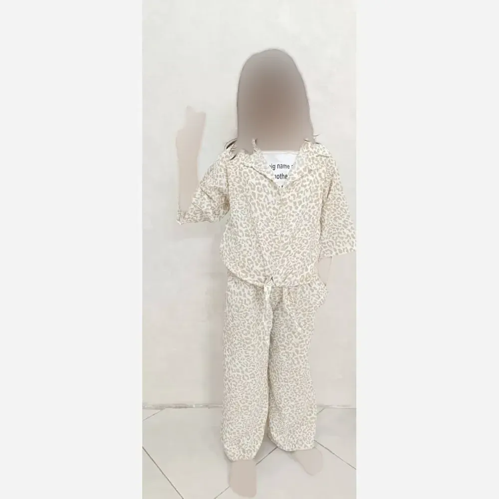 ست سه تیکه دخترانه شومیز گره ای تاپ و شلوار نیم بگ طرح پلنگی